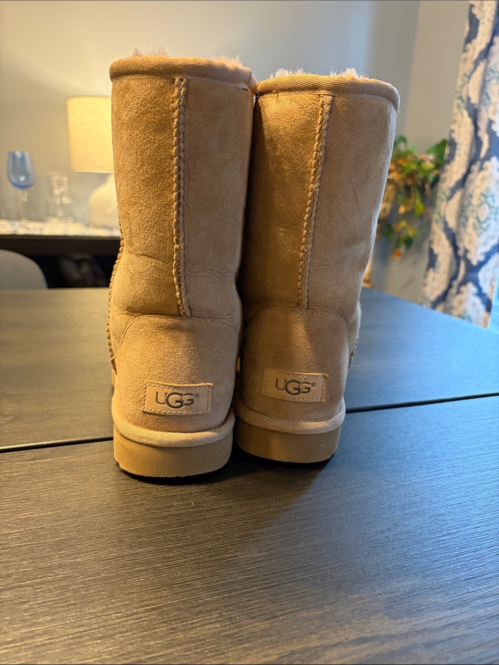 UGG Classic Short II Sand Size 8 - Fluffy Excellent Interior!